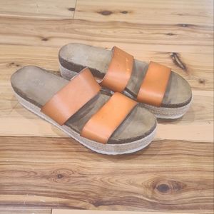 New Directions platform sandals